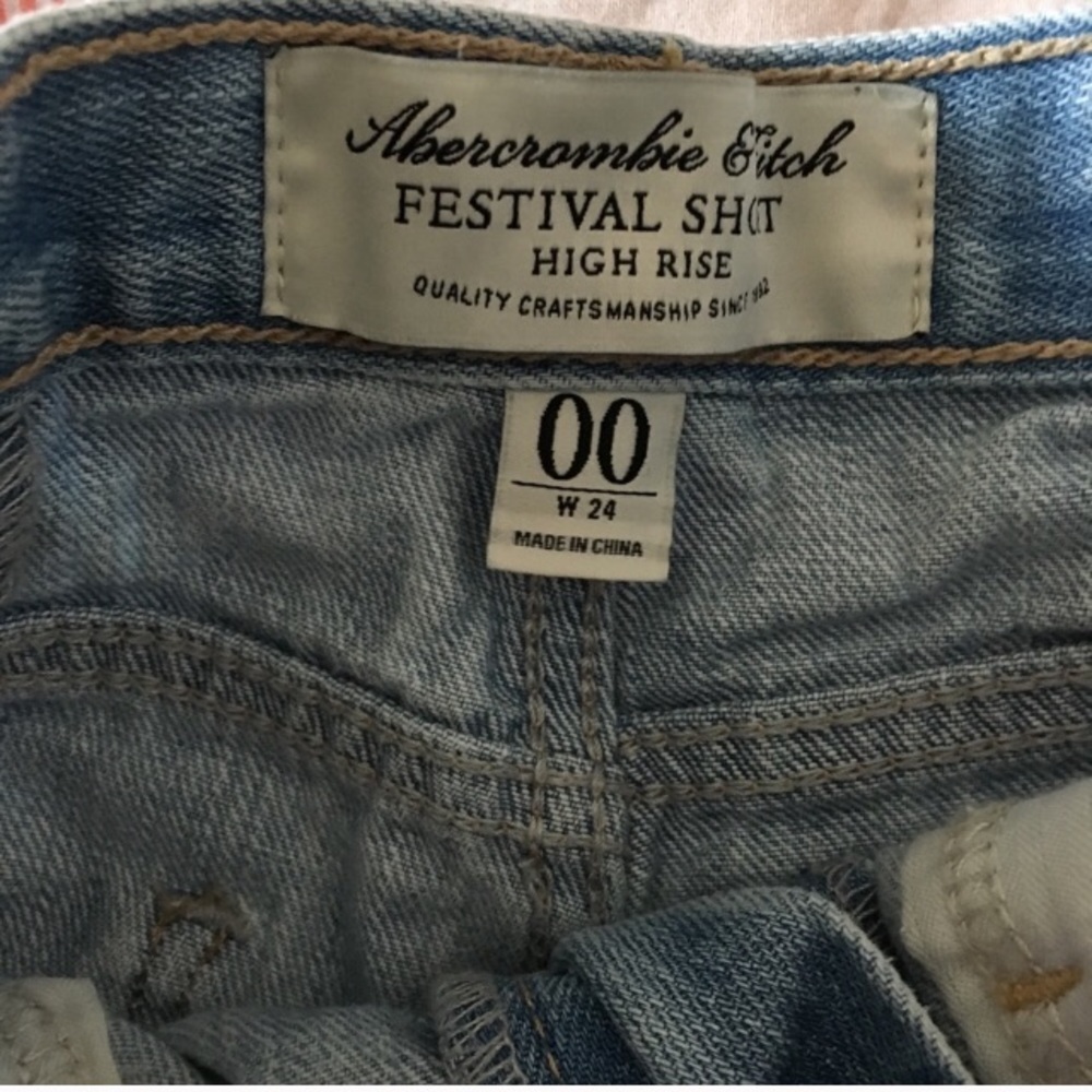 A&F HIGH RISE FESTIVAL SHORTS - Picture 3 of 4